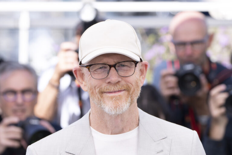 Festival di Cannes 2024, le foto dal photocall con Ron Howard