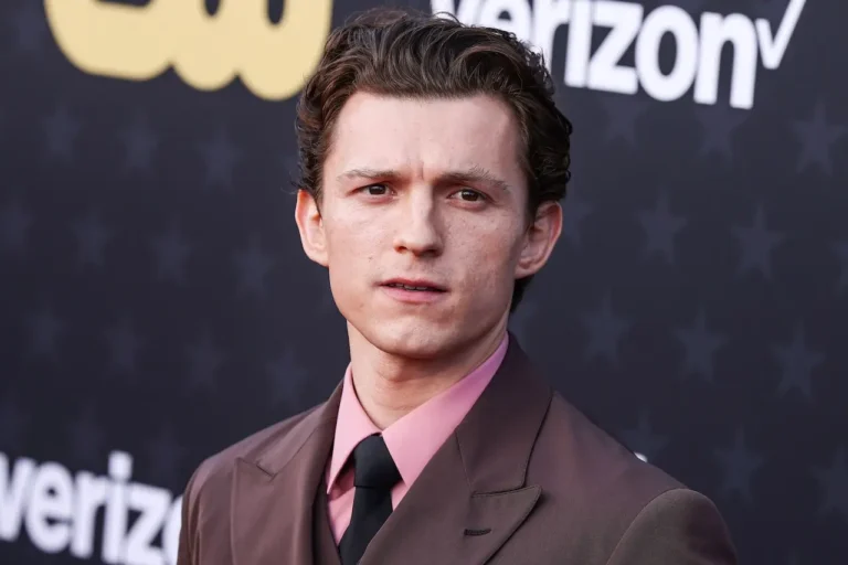Tom Holland costretto a chiedere a Sony di rinviare Spider-Man per girare The Odyssey di Christopher Nolan