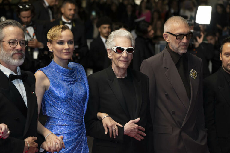 Festival di Cannes 2024, le foto dal red carpet: David Cronenberg e il cast presentano The Shrouds
