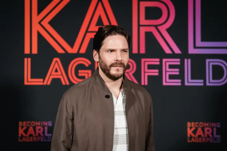 Daniel Br&uuml;hl: &ldquo;Karl Lagerfeld era un uomo pieno di contraddizioni&rdquo;