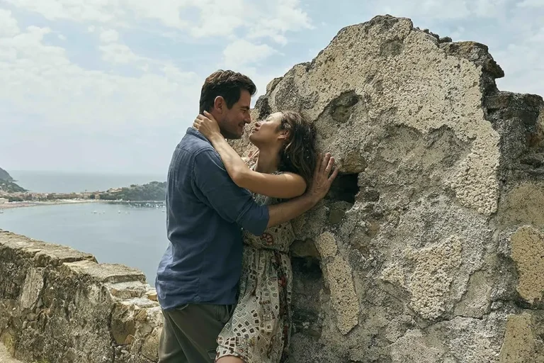 La baia del silenzio: dal cast al finale, tutto quello che c&rsquo;&egrave; da sapere sul film