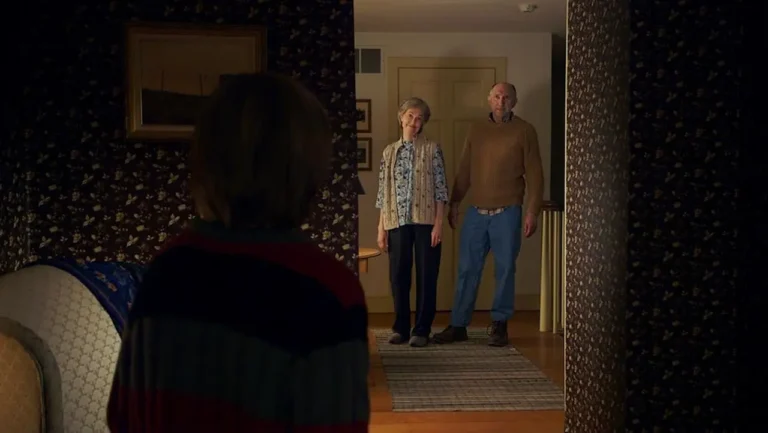 The Visit, la spiegazione del finale: chi sono in realt&agrave; i due nonni?