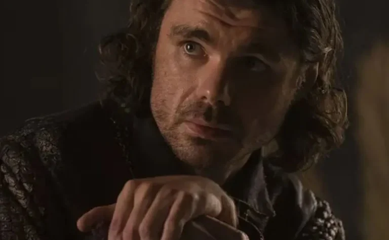 House of the Dragon 2×06: qual è la bevanda che Larys Strong impedisce di bere a re Aegon? House of the Dragon 2×06: qual è la bevanda che Larys Strong impedisce di bere a re Aegon?