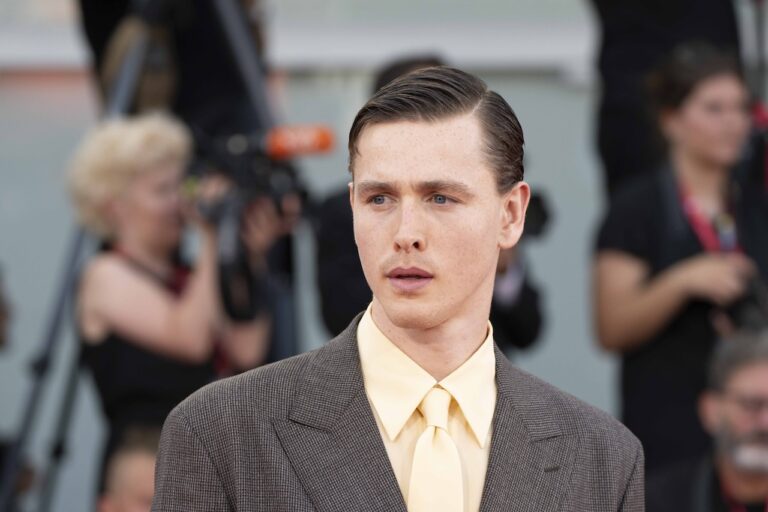 Harris Dickinson sull&rsquo;unirsi al MCU: &ldquo;Dipende dal ruolo&rdquo;