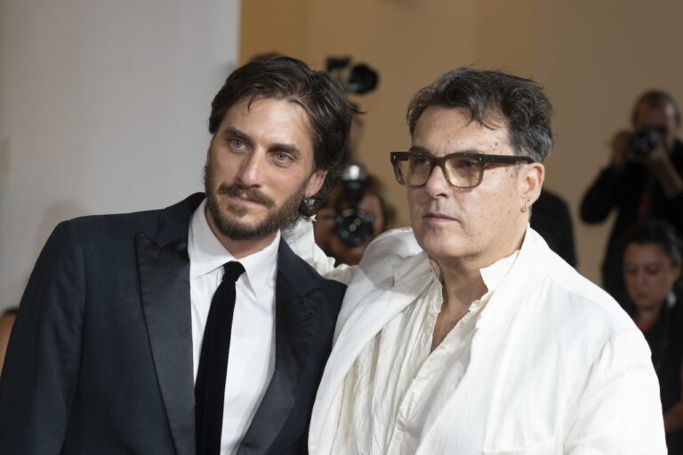 M. Il figlio del secolo, le foto dal red carpet con Joe Wright e Luca Marinelli