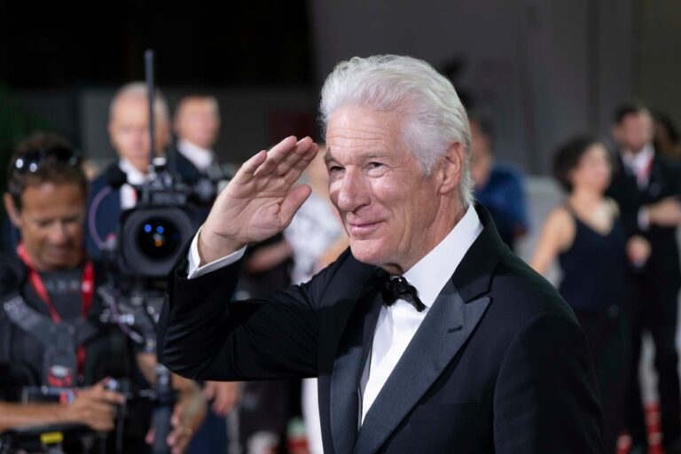 Richard Gere: le foto dal red carpet di Venezia 81
