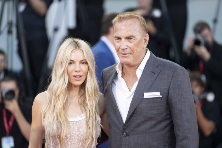 Festival di Venezia 2024, le foto dal red carpet di chiusura