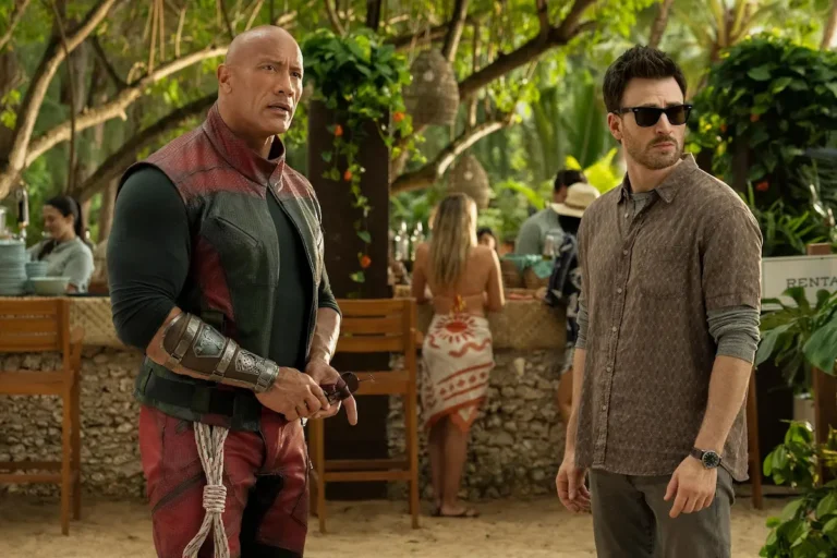 Uno Rosso: Chris Evans e Dwayne Johnson si alleano per salvare Babbo Natale in un nuovo intenso trailer