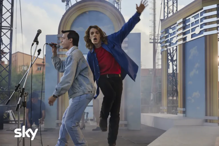 Hanno ucciso l’Uomo Ragno: la recensione del primo episodio della serie Sky Hanno ucciso l’Uomo Ragno: la recensione del primo episodio della serie Sky