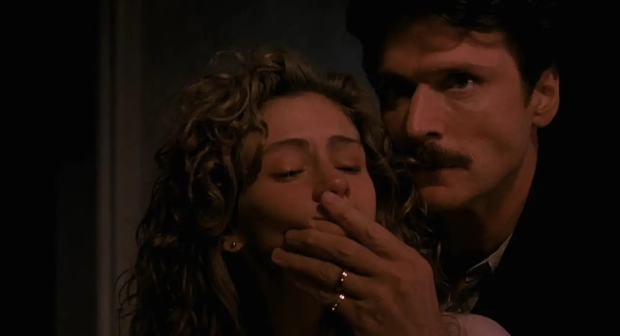 Julia Roberts e Patrick Bergin in A letto con il nemico