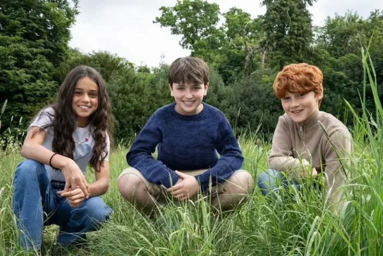 Harry Potter: un video dal set mostra Ron, Ginny e altri personaggi alla stazione di King&rsquo;s Cross