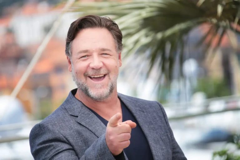 “Sono passati alcuni secoli”: Russell Crowe ha una risposta brillante al casting del reboot del film Highlander “Sono passati alcuni secoli”: Russell Crowe ha una risposta brillante al casting del reboot del film Highlander