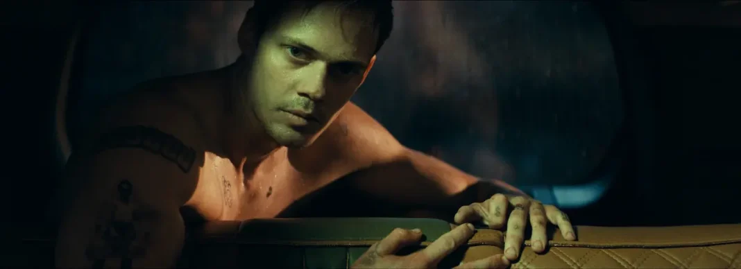 Bill Skarsgård Locked - In Trappola