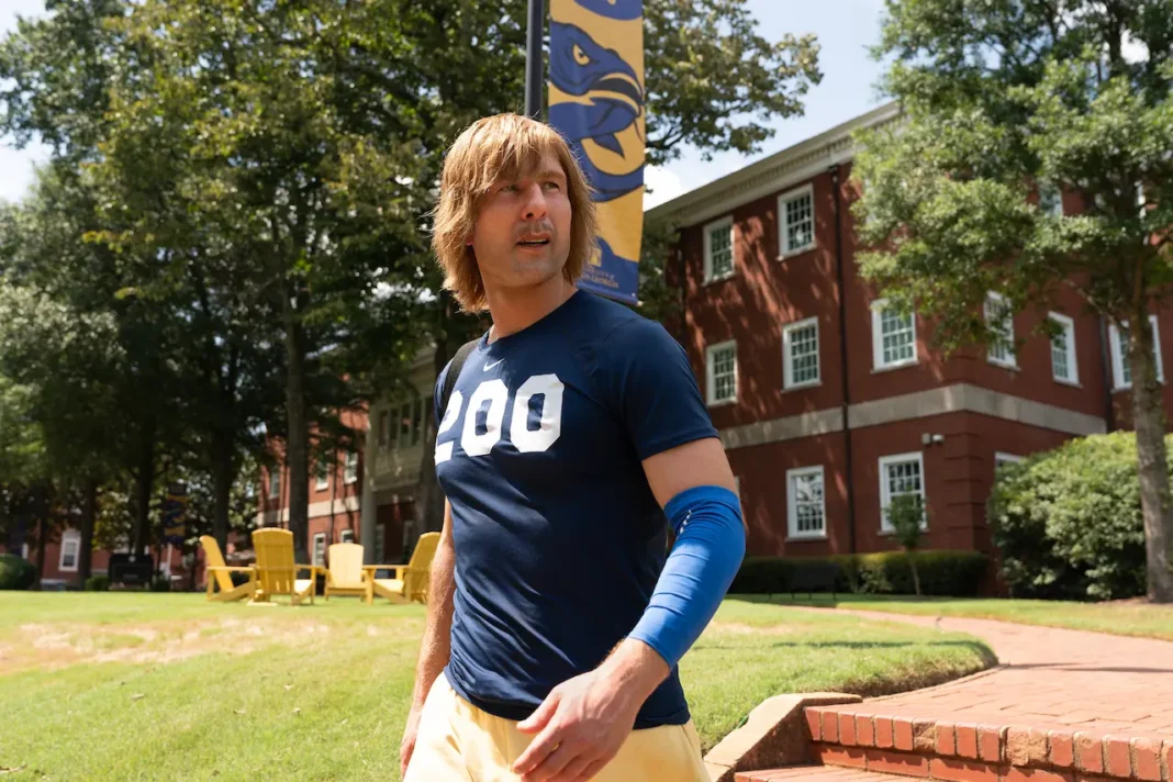 Chad Powers - Glen Powell è Chad