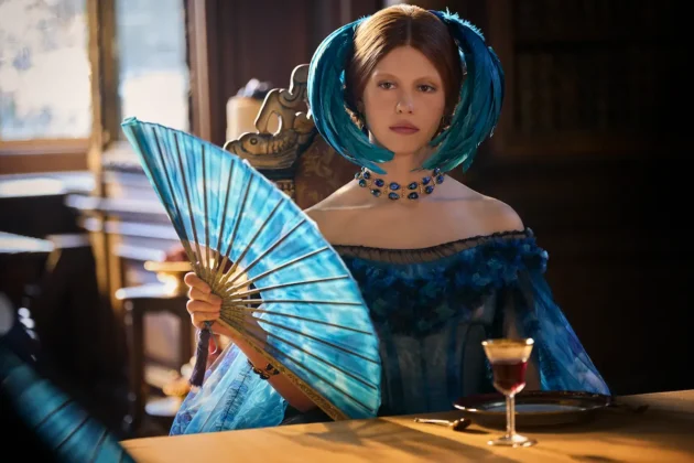 Mia Goth in Frankenstein di Guillermo Del Toro