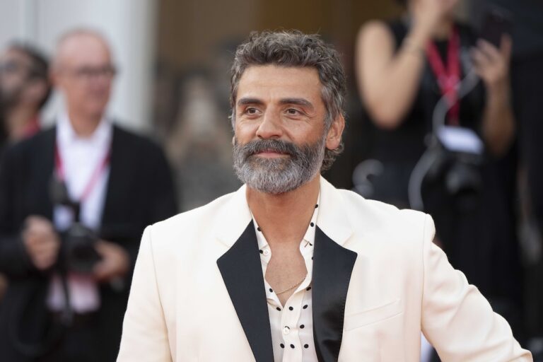Oscar Isaac pronto a tornare nell&rsquo;universo di Star Wars se la Disney &ldquo;non soccomber&agrave; al fascismo&rdquo;