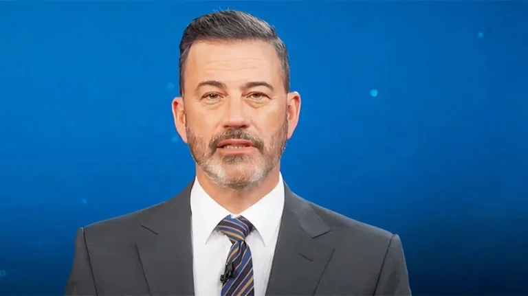 Jimmy Kimmel attacca la CBS agli Oscar per non aver sostenuto la libert&agrave; di parola e scherza dicendo che Trump &ldquo;si arrabbier&agrave;&rdquo; perch&eacute; &ldquo;Melania&rdquo; non &egrave; candidato