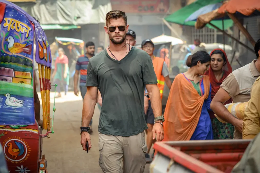 Chris Hemsworth in Extraction Chris Hemsworth in Extraction