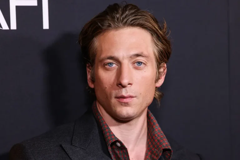 The Mandalorian & Grogu: ecco il muscoloso figlio di Jabba, interpretato da Jeremy Allen White
