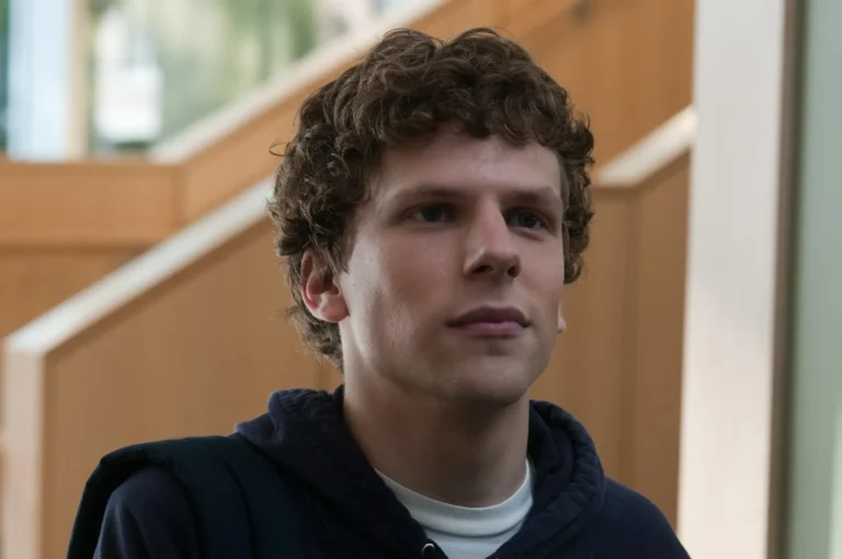 Jesse Eisenberg rompe il silenzio sul motivo per cui non interpreter&agrave; Mark Zuckerberg nel sequel di The Social Network