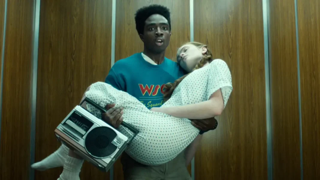 lucas-scared-carrying-an-unconscious-max-in-an-elevator-in-stranger-things-season-5