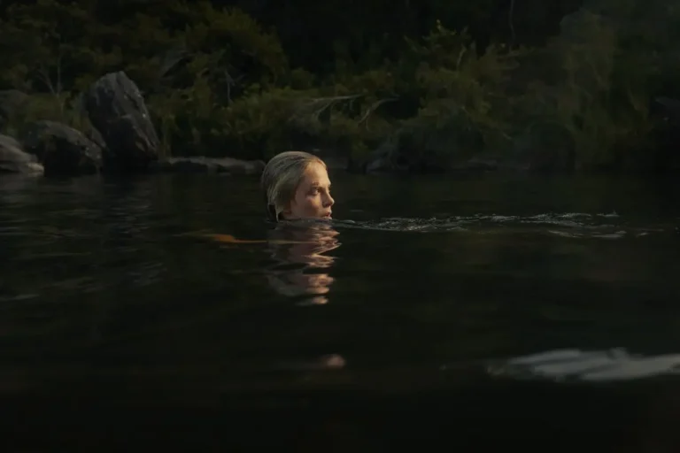 Apex: Charlize Theron braccata da Taron Egerton nel teaser trailer del thriller Netflix Apex: Charlize Theron braccata da Taron Egerton nel teaser trailer del thriller Netflix