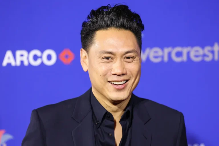 La Paramount strappa Jon M. Chu alla Universal e alla Warner Bros. dopo il grande successo di Wicked