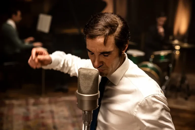 Monsieur Aznavour: recensione del film con Tahar Rahim