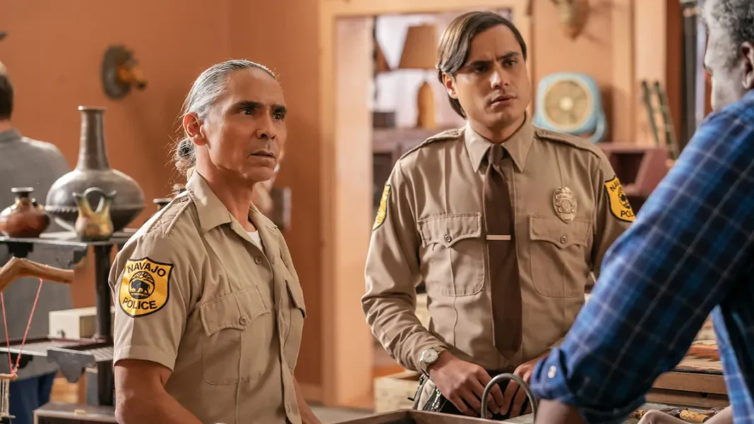 Zahn McClarnon e Kiowa Gordon in Dark Winds (2022) Zahn McClarnon e Kiowa Gordon in Dark Winds (2022)