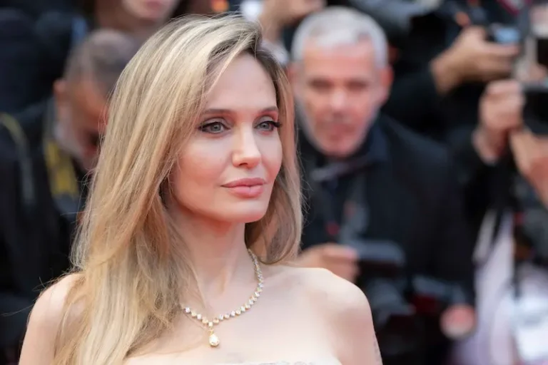 Angelina Jolie torna alla regia: Without Blood ha una data di uscita e arrivano le prime dichiarazioni sul film