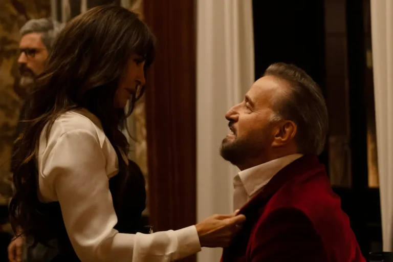 Gigol&ograve; per caso &ndash; La Sex Guru: recensione della serie con Christian De Sica