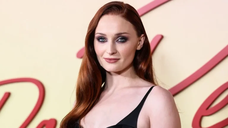 Tomb Raider, la nuova Lara Croft promuove la serie con Sophie Turner: &ldquo;Sar&agrave; fantastica&rdquo;