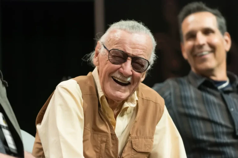 Stan Lee &ldquo;torna&rdquo; grazie all&rsquo;AI: ElevenLabs user&agrave; voce e volto della leggenda Marvel
