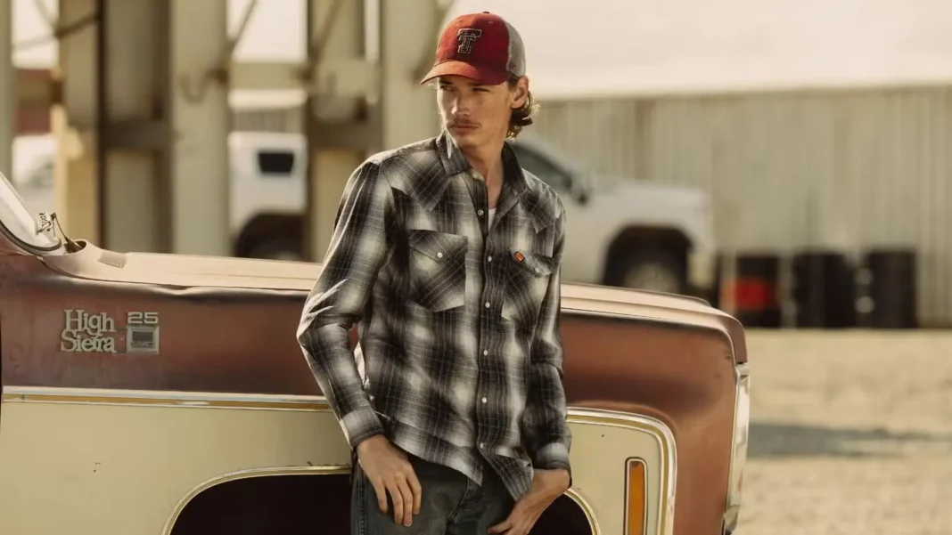 jacob-lofland-as-cooper-leaning-against-a-truck-in-landman-season-2 Landman