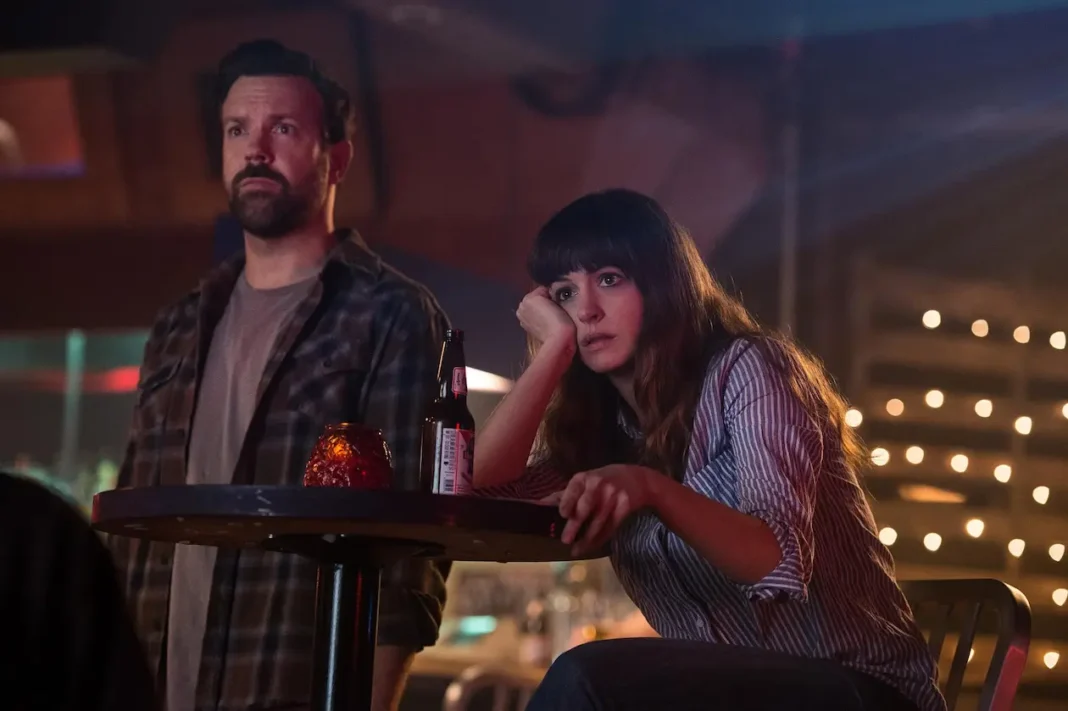 Anne Hathaway e Jason Sudeikis in Colossal (2016) Anne Hathaway e Jason Sudeikis in Colossal (2016)