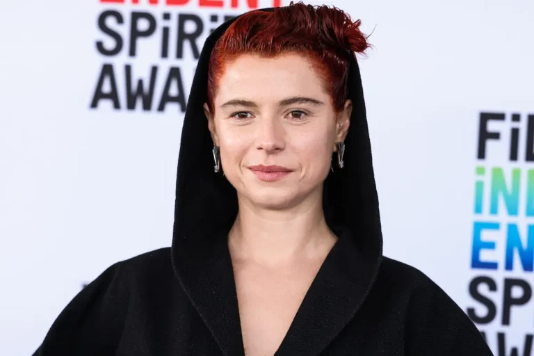 Jessie Buckley, Dakota Johnson, Saoirse Ronan e Josh O&rsquo;Connor nel film &ldquo;Three Incestuous Sisters&rdquo; di Alice Rohrwacher