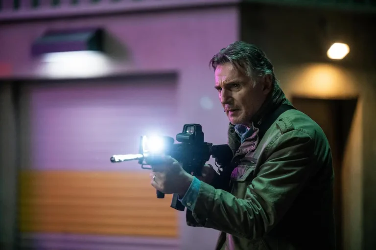 Liam Neeson vola con Cold Storage: il nuovo sci-fi horror R-rated segna il suo miglior punteggio Rotten Tomatoes degli ultimi quattro anni