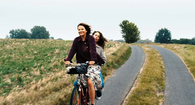 Miroirs No. 3 &ndash; Il mistero di Laura, recensione: Christian Petzold e Paula Beer di nuovo insieme