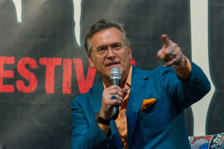 Bruce Campbell rivela la diagnosi di cancro: “È curabile, ma non guaribile” Bruce Campbell rivela la diagnosi di cancro: “È curabile, ma non guaribile”