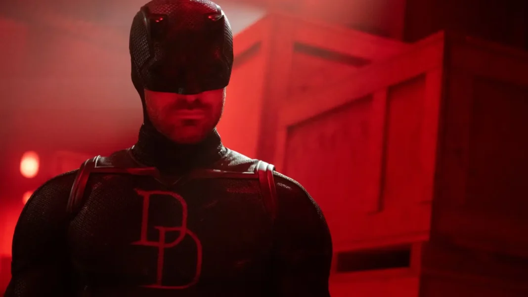 Daredevil immerso in una luce rossa nella seconda stagione di Daredevil Born Again Daredevil immerso in una luce rossa nella seconda stagione di Daredevil Born Again
