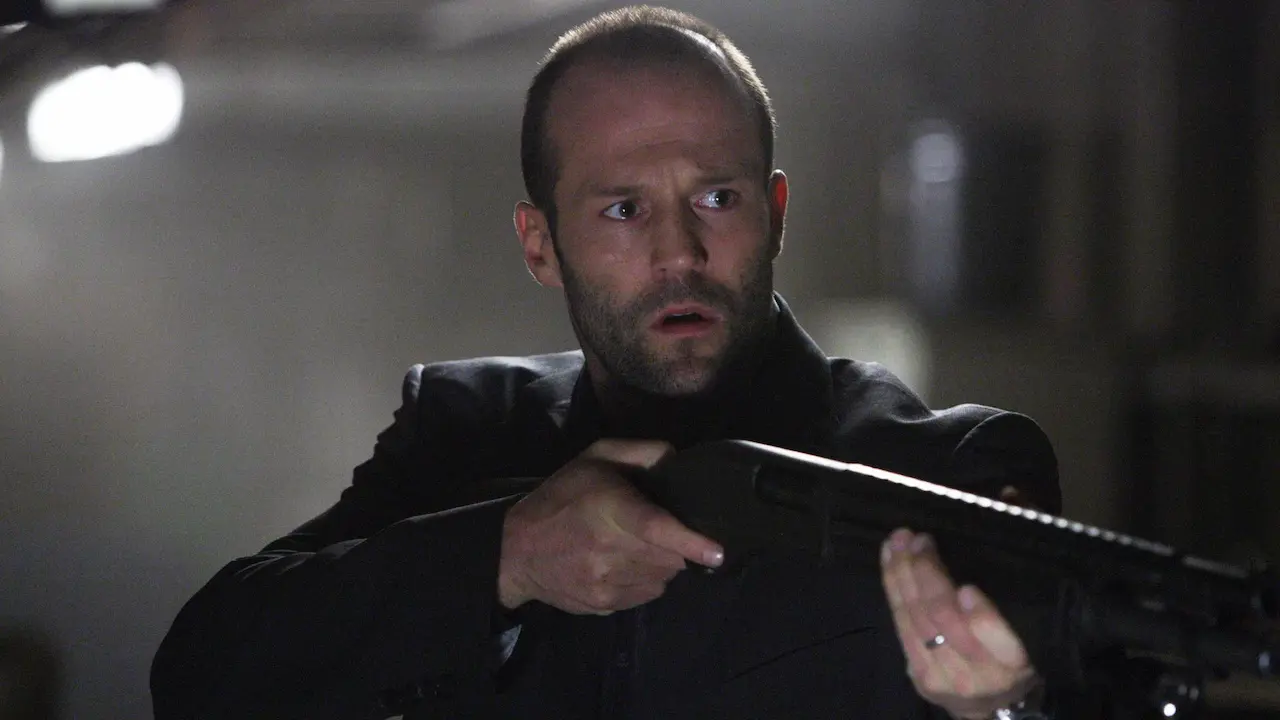 Jason Statham nel film Rogue - Il solitario