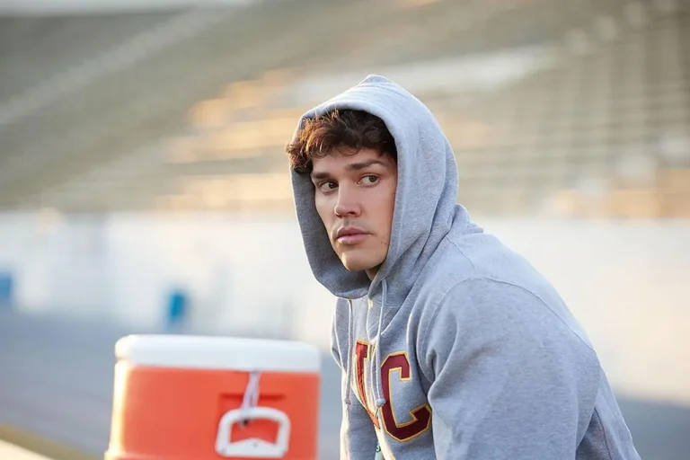 Noah Beck entra nel cast del reboot di Baywatch come protagonista