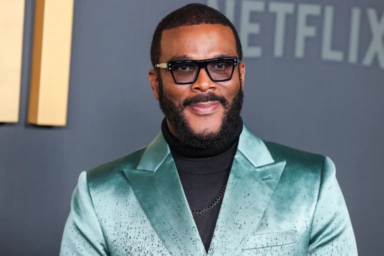 Tyler Perry realizza per Netflix una nuova serie in 16 episodi sui vigili del fuoco: Where There’s Smoke è il possibile erede di Chicago Fire Tyler Perry realizza per Netflix una nuova serie in 16 episodi sui vigili del fuoco: Where There’s Smoke è il possibile erede di Chicago Fire