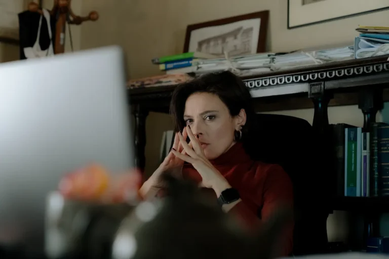 llusione: trailer del nuovo film di Francesca Archibugi svela un thriller psicologico inquietante