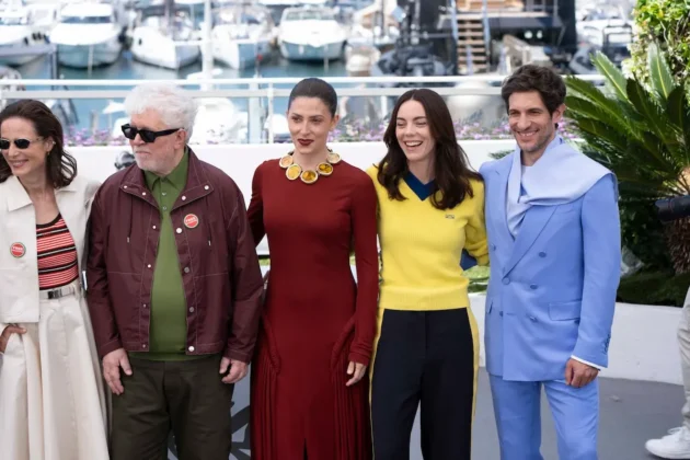 Aitana Sanchez-Gijon, Pedro Almodovar, Barbara Lennie, Victoria Luengo e Quim Gutierrez al Festival di Cannes 2026