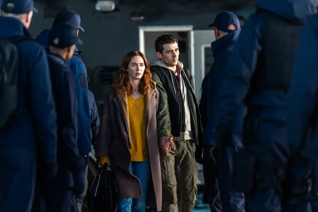 Emily Blunt e Josh O'Connor in DISCLOSURE DAY