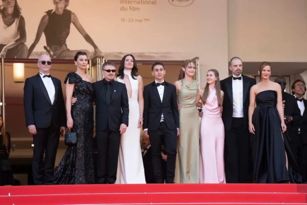 Markus T&oslash;nseth, Lisa Loven Kongsli, Cristian Mungiu, Renate Reinsve, Jonathan Ciprian Breazu, Henrikke Lund Olsen, Vanessa Ceban, Sebastian Stan e Lisa Carlehed al Festival di Cannes 2026