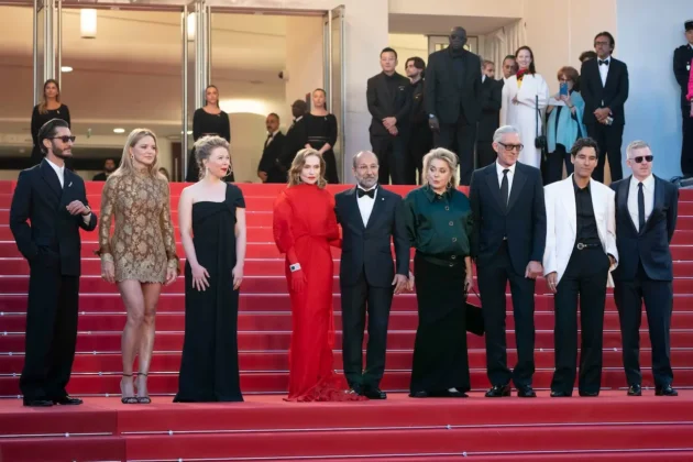 Il cast di Histoires Parallèles (Parallel Tales) al Festival di Cannes 2026
