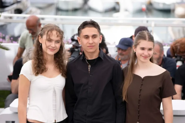 Jonathan Ciprian Breazu, Henrikke Lund Olsen, Vanezza Ceban al photocall del Festival di Cannes 2026