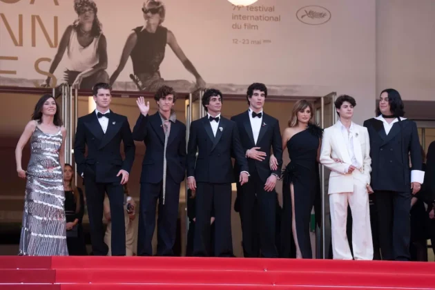 Lola Dueñas, Miguel Bernardeau, Guitarricadelafuente, Javier Ambrossi, Javier Calvó, Penélope Cruz, Milo Quifes e Carlos González al Festival di Cannes 2026
